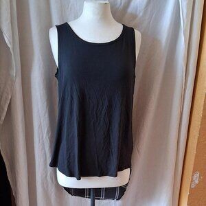 Black G By Giuliana sleeveless tank. with a longer in the back plaid pattern med